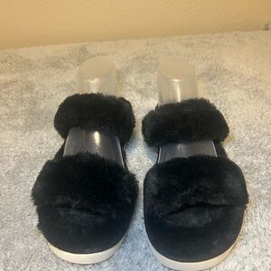 Kolaburra by UGG Slip-On Faux Fur Black Slippers Women’s, Size 10
